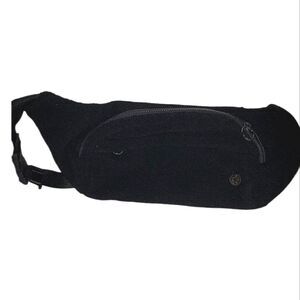 Lululemon On the Beat Belt Bag Sherpa Black